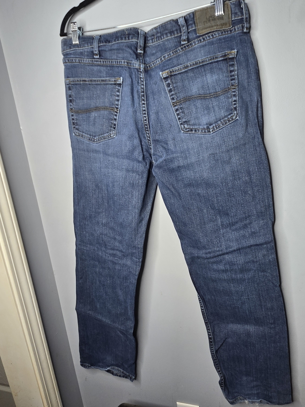 Lee Premium Classic Fit Jeans Men 36x32 Medium Wash Straight Leg Stretch Denim - Picture 2 of 5